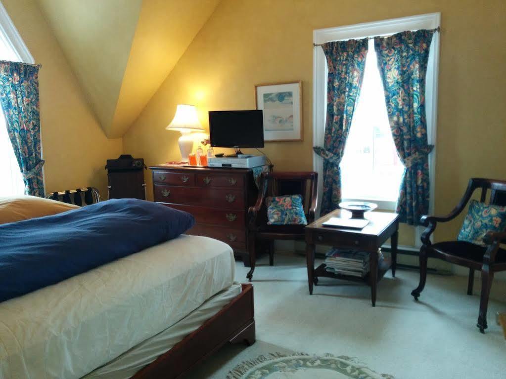 Fairmont House Bed & Breakfast Mahone Bay Esterno foto